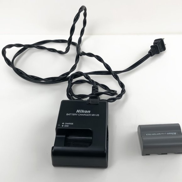 Nikon 800E Full-Frame Professional DSLR Camera - Picture 9 of 9